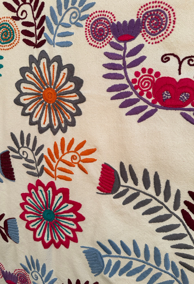 Embroidered Art: Flores de Casa