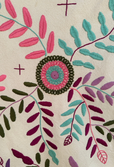 Embroidered Art: Flores y Simbolos