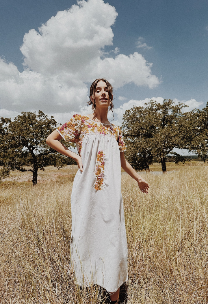 Liliana Crema Otoñal Midi Dress