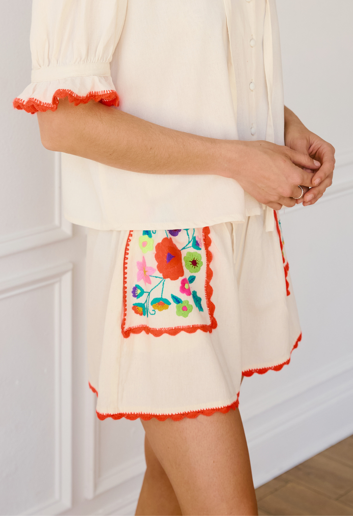 Paola Shorts Ilumina