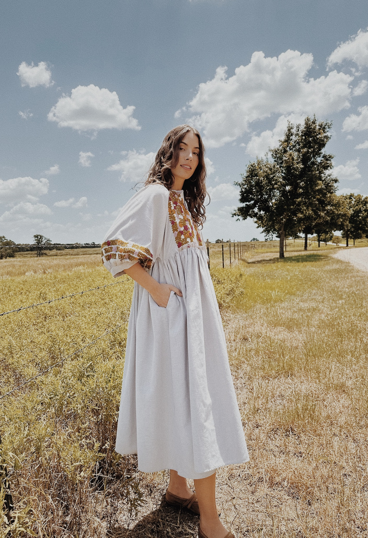 Violeta Crema Otoñal Midi Dress