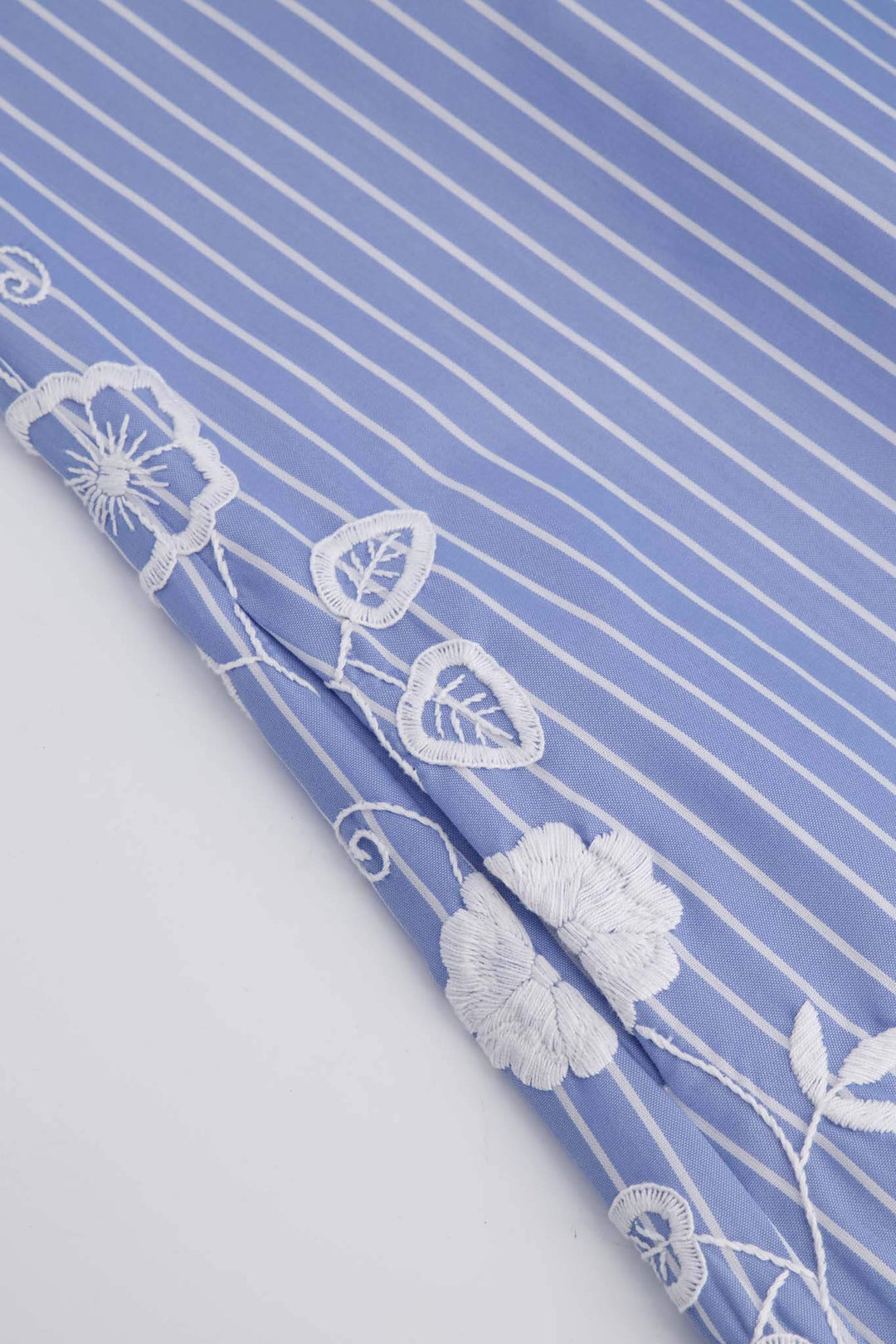 Emilia Rayas Azules Midi Dress