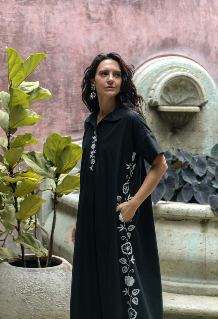 Emilia Oscura y Blanca Midi Dress