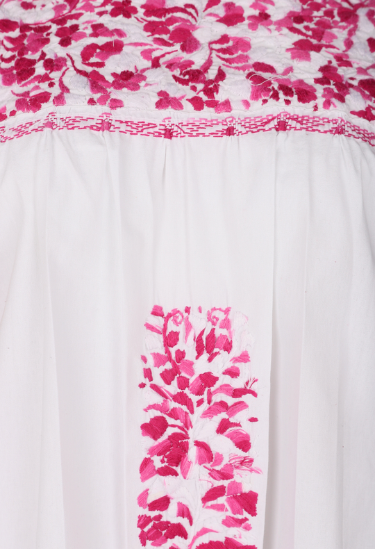 Liliana Blanca y Rosas Florales
