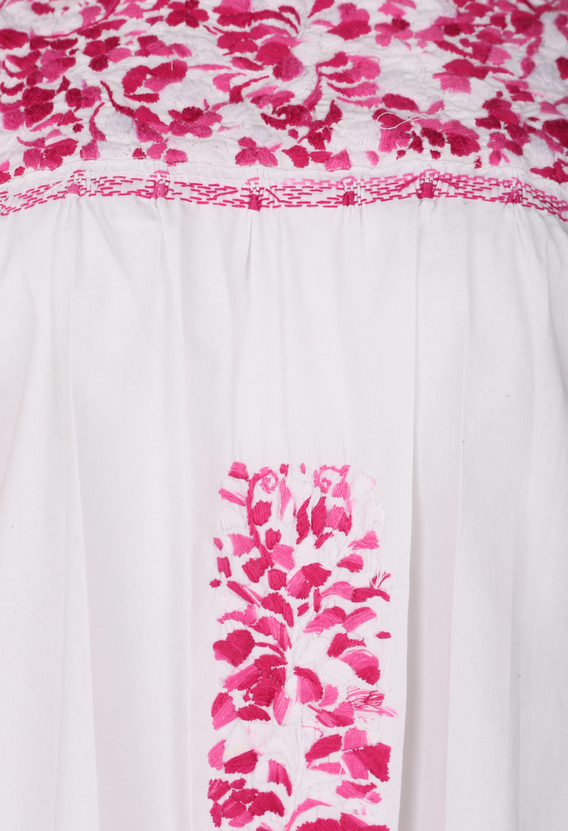 Liliana Blanca y Rosas Florales