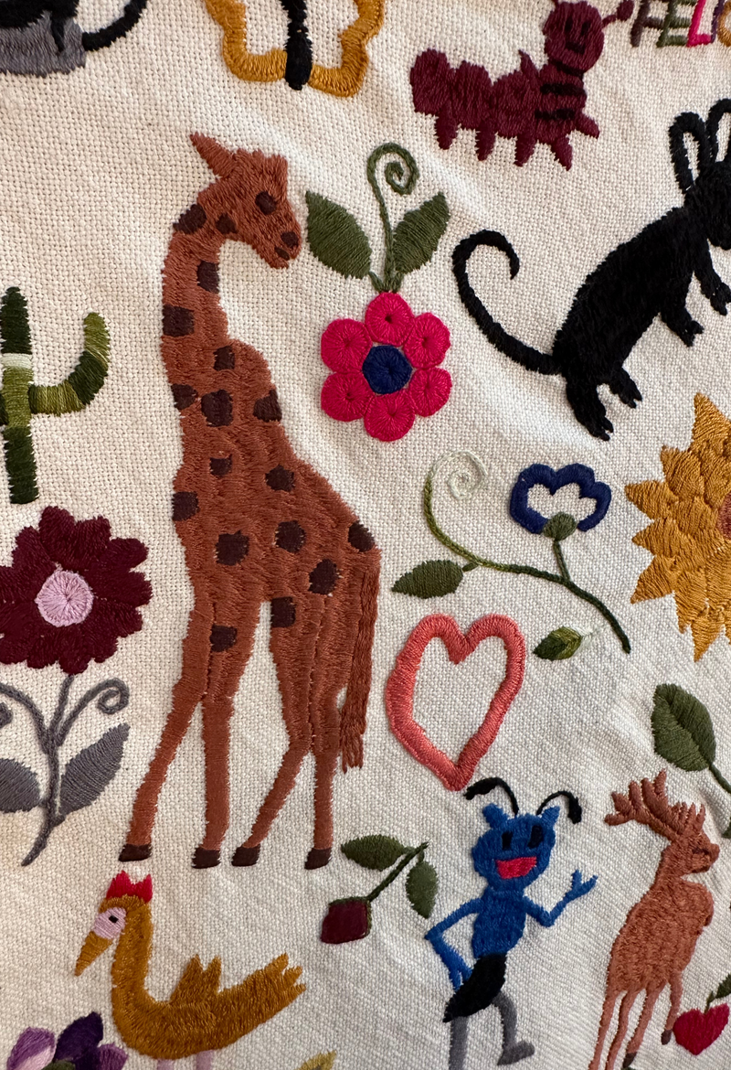 Embroidered Art: Animales