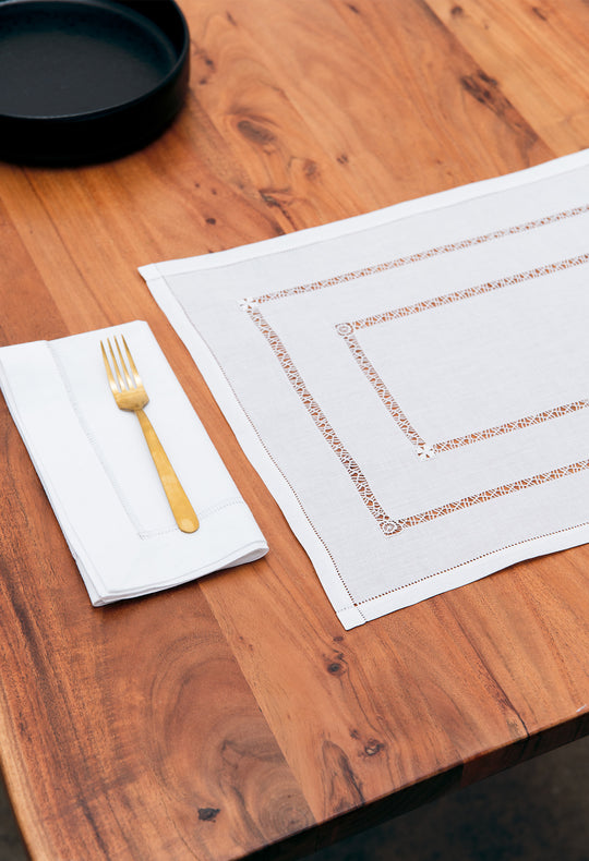 Deshilado Placemats