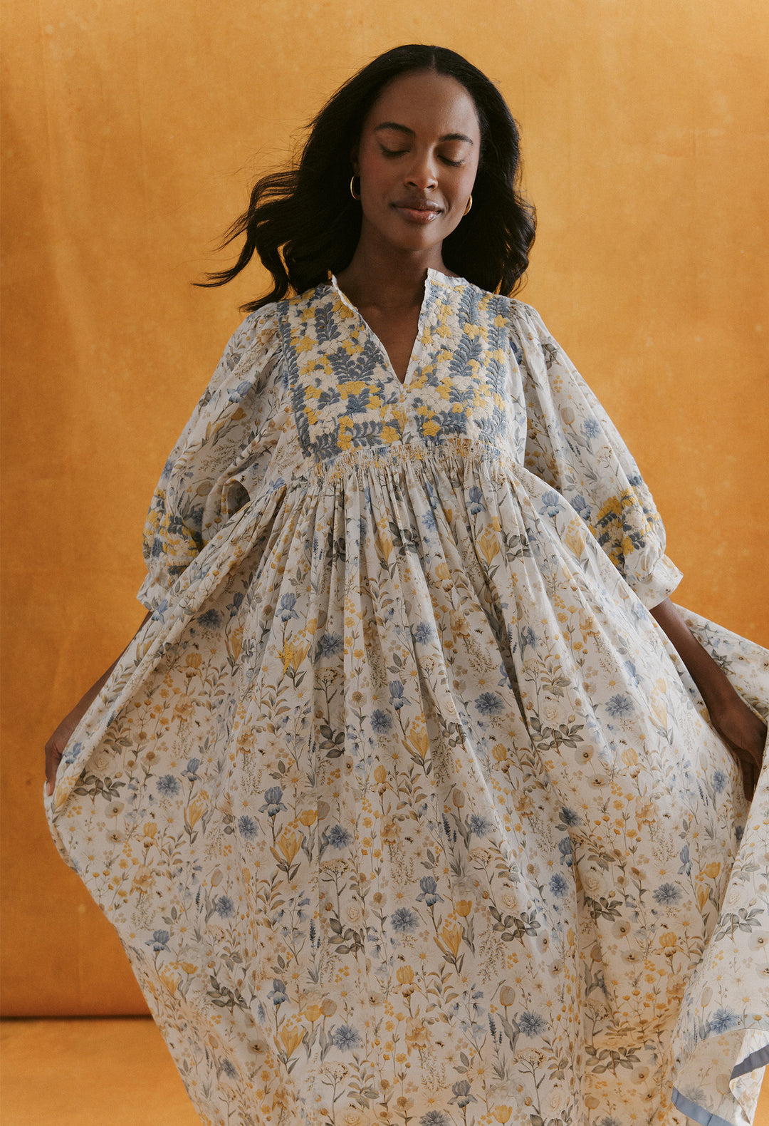 Violeta Azul y Amarillo Floral