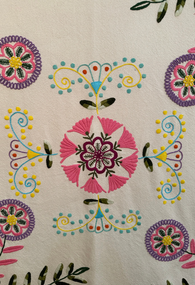 Embroidered Art: Circulo de Flores