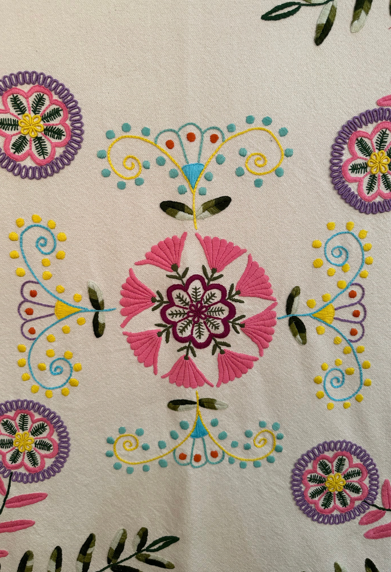 Embroidered Art: Circulo de Flores