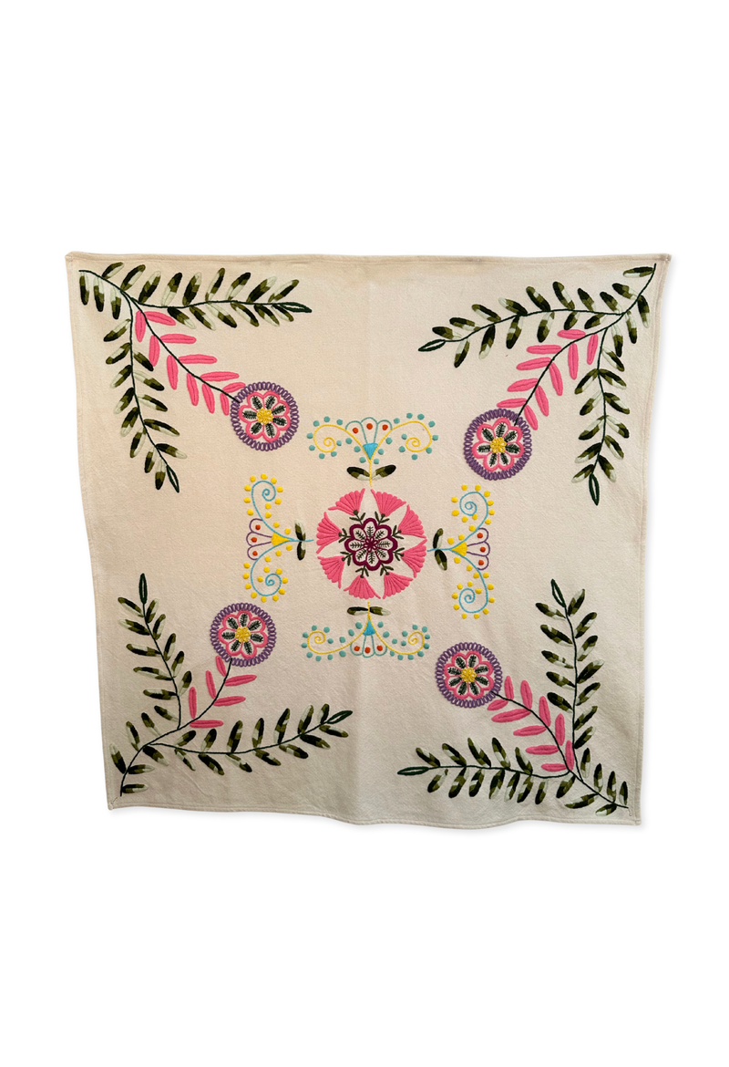 Embroidered Art: Circulo de Flores