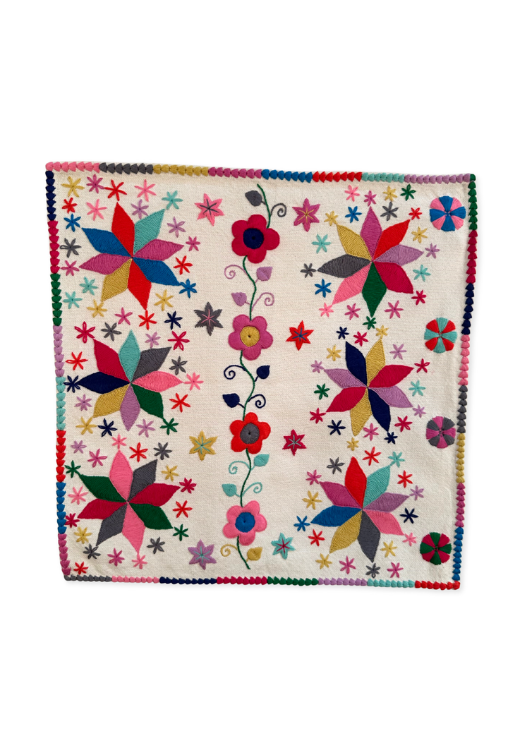 Embroidered Art: Estrellas y Flores