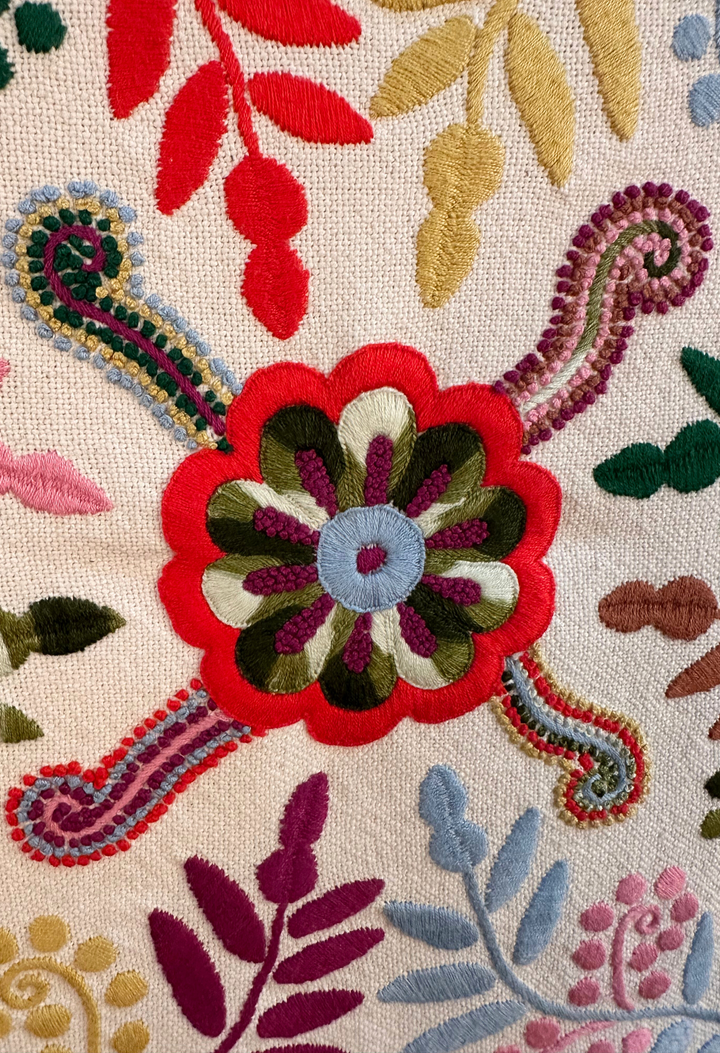 Embroidered Art: Flor Multicolor