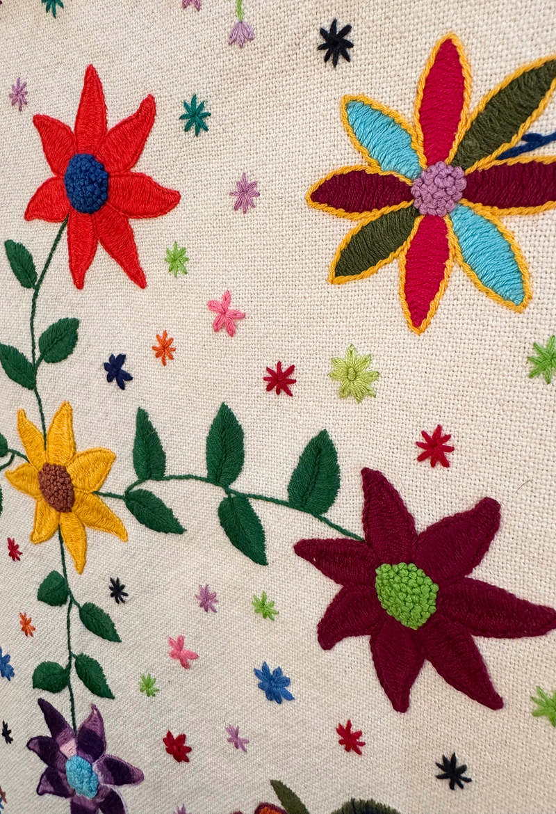 Embroidered Art: Flores y Estrellas