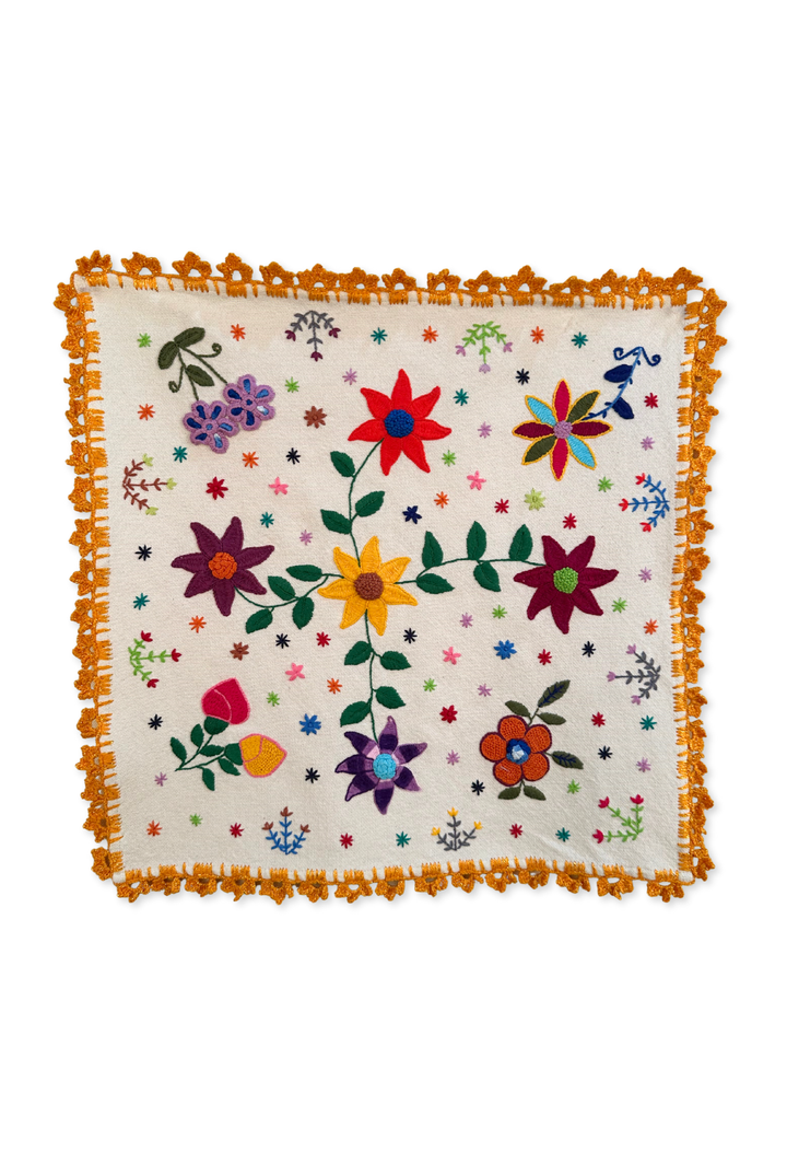 Embroidered Art: Flores y Estrellas