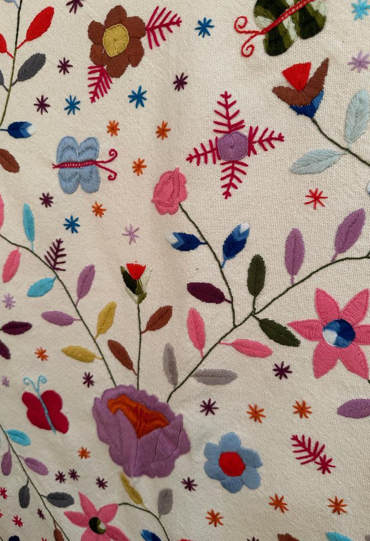Embroidered Art: Flores y Mariposas