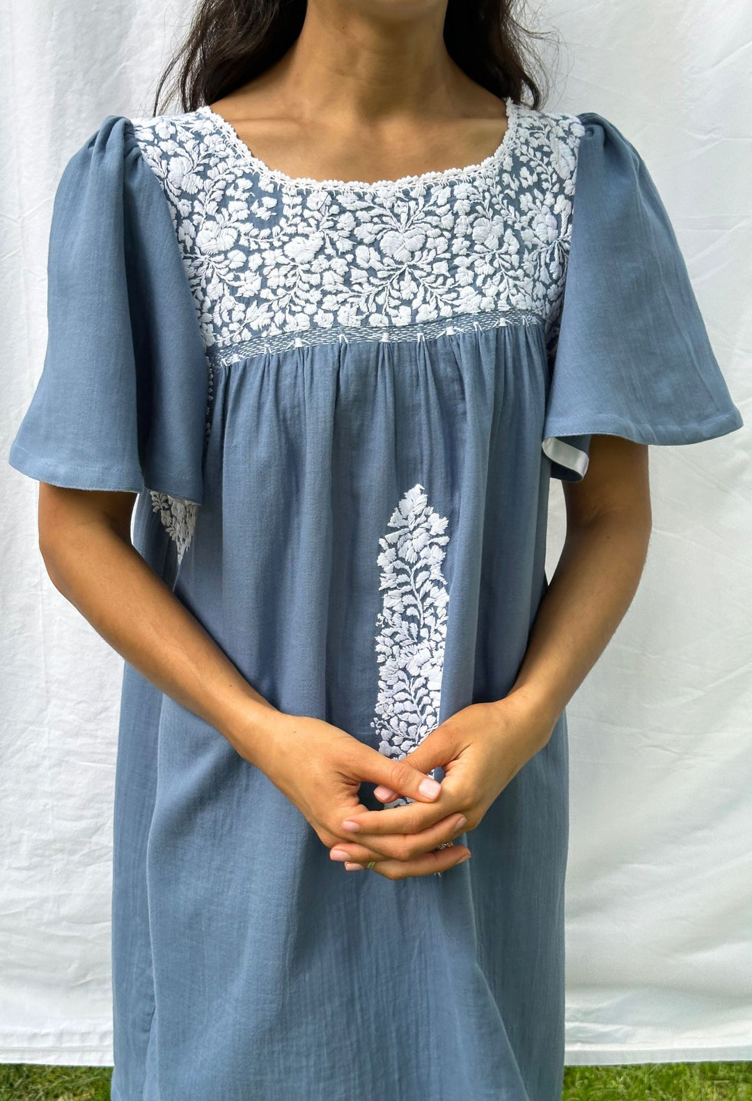 Julieta blue cotton embroidered dress with short sleeves