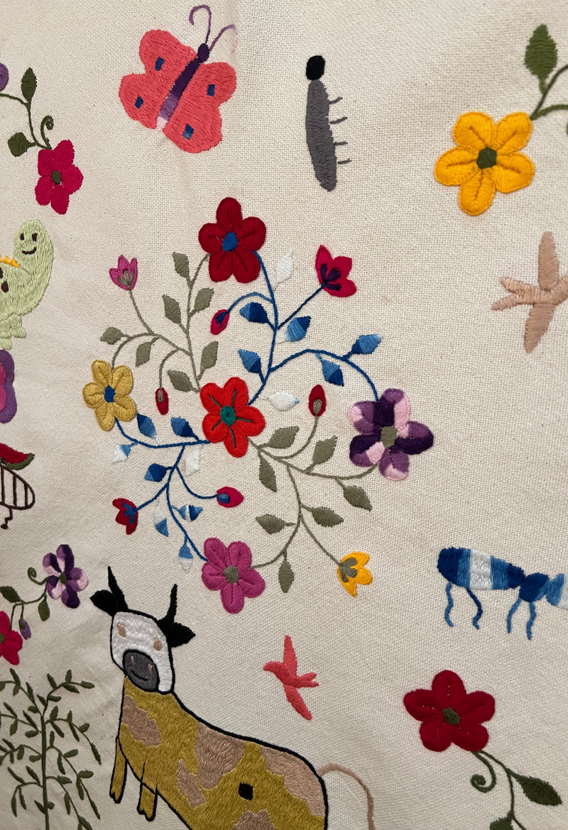 Embroidered Art: Flores y Animales