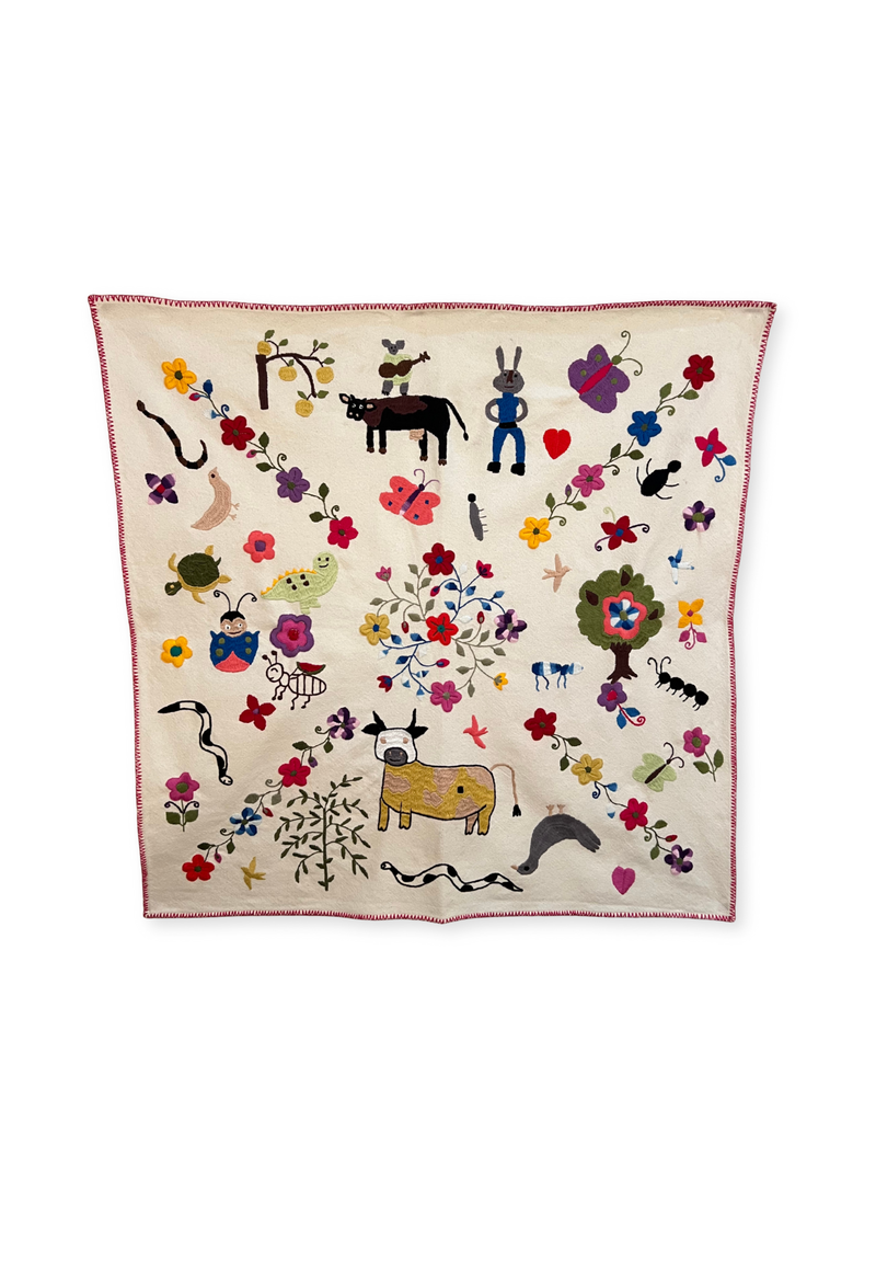 Embroidered Art: Flores y Animales