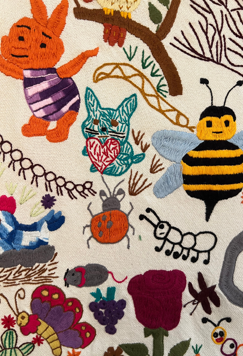Embroidered Art: Abeja