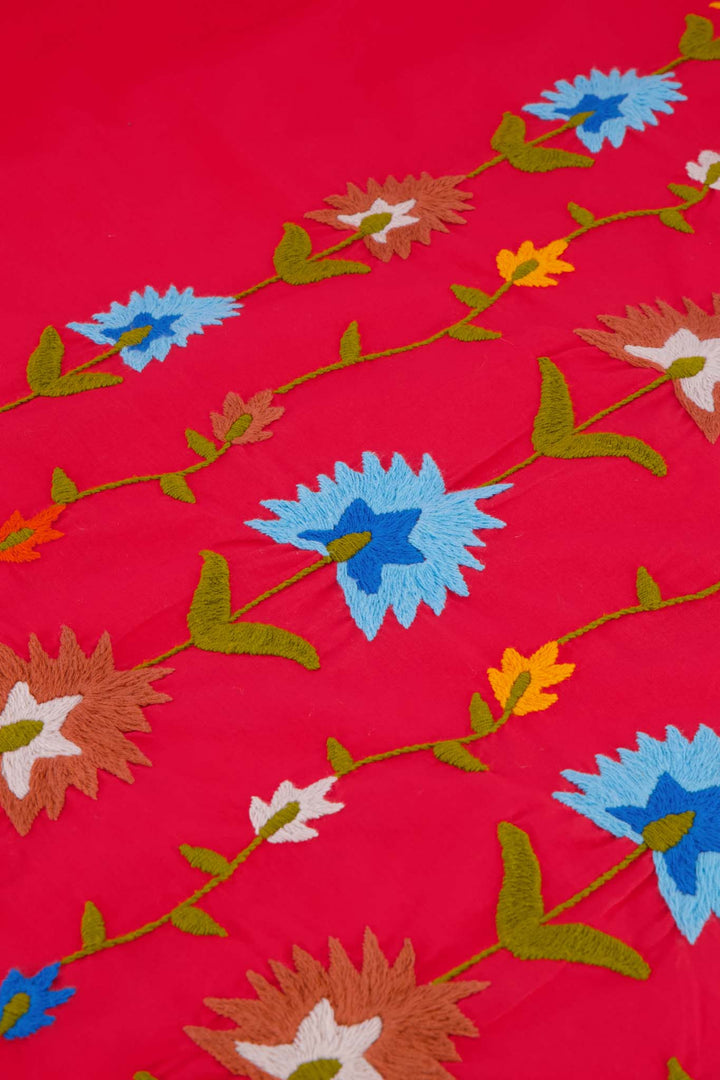 Natalia Red Set detailed embroidery