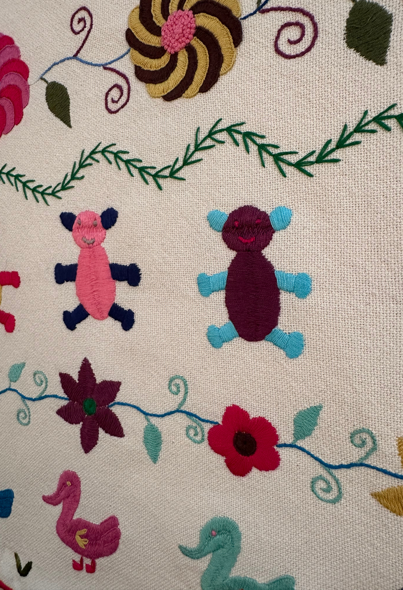 Embroidered Art: Patos y Peluches