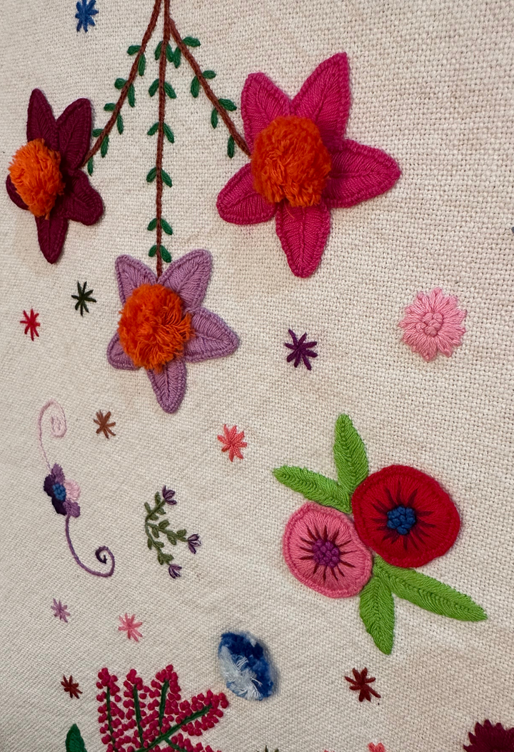 Embroidered Art: Tres Flores