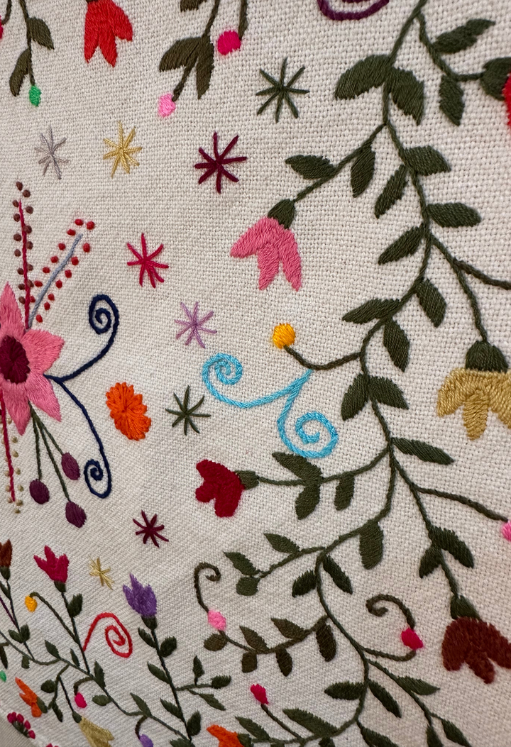 Embroidered Art: Vides de Flores