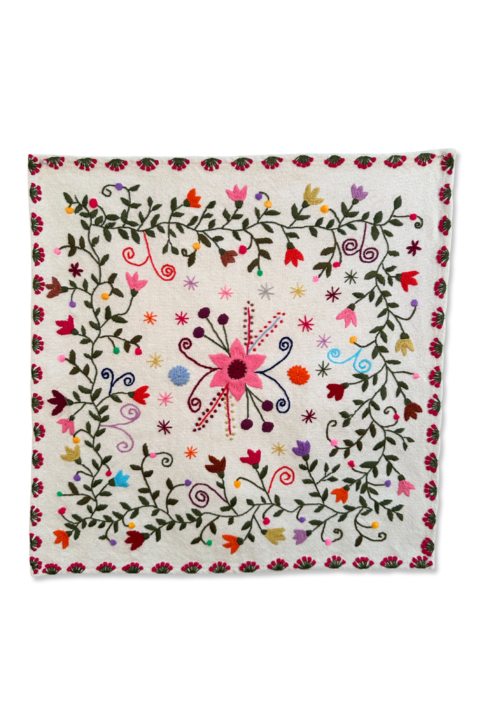 Embroidered Art: Vides de Flores