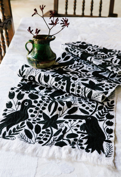Table Runner - Large Tabletop One Size Camino Blanco Negro